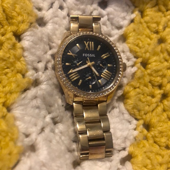 Gold Fossil watch - Picture 1 of 2